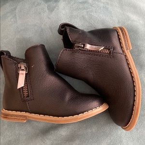 GAP Black Booties in toddler size 6